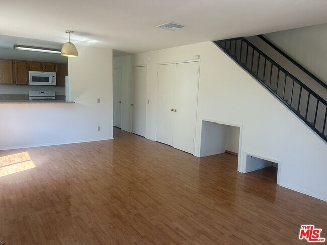 Building Photo - 8515 Saturn St