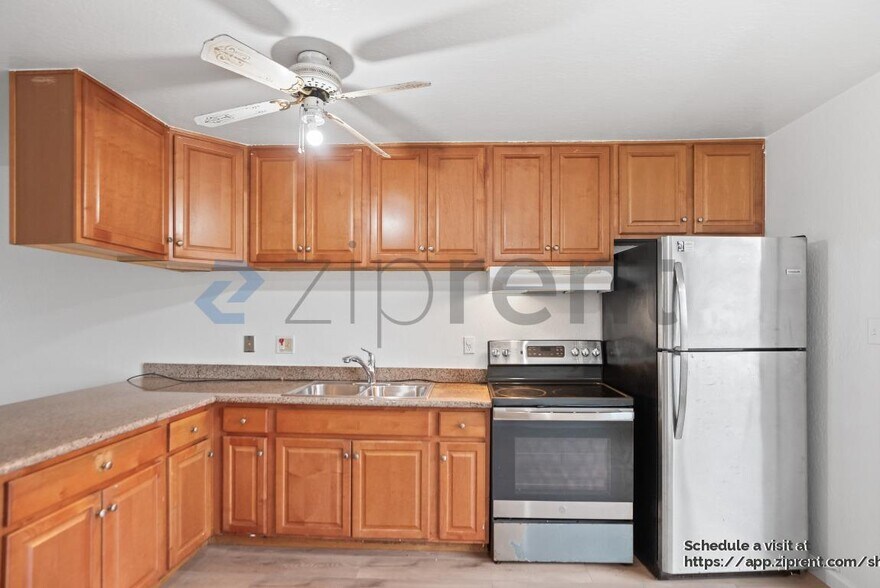 Building Photo - 27070 Manon Ave