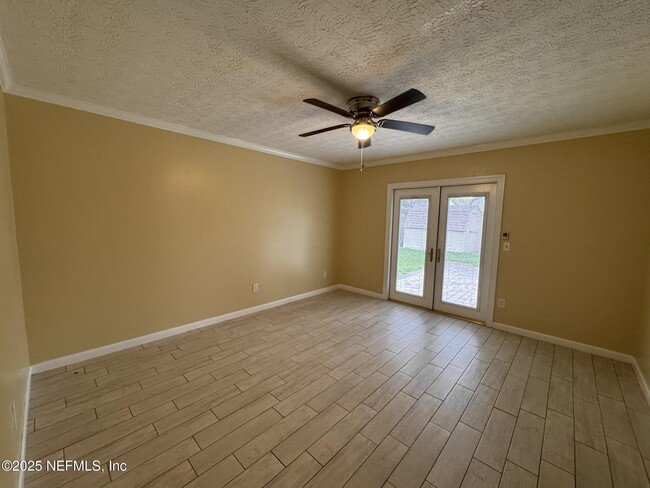 Building Photo - 3855 Mandarin Woods Dr S