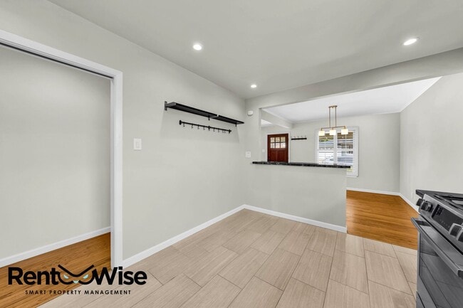 Building Photo - 338 Arbor Dr