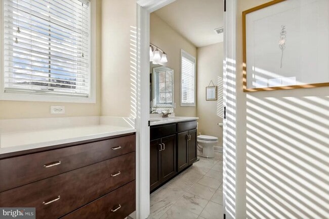 Building Photo - 103 Front St