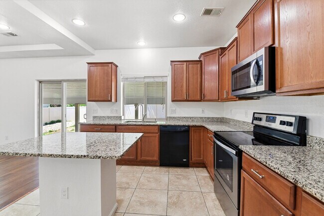 Building Photo - $2,940.95 - 4 Bed, 3 Bath Home in Denver with Central A/C and Fenced in Yard!