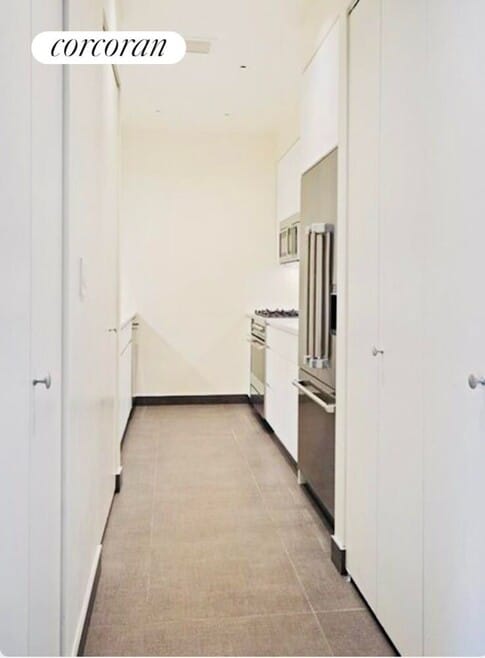 Building Photo - 305 E 63rd St
