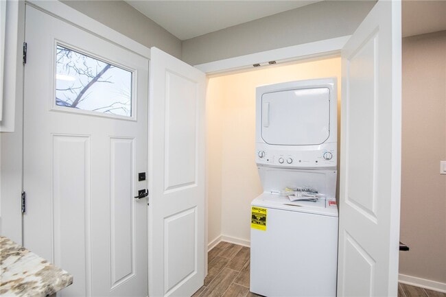 Building Photo - 221 E Adobe St