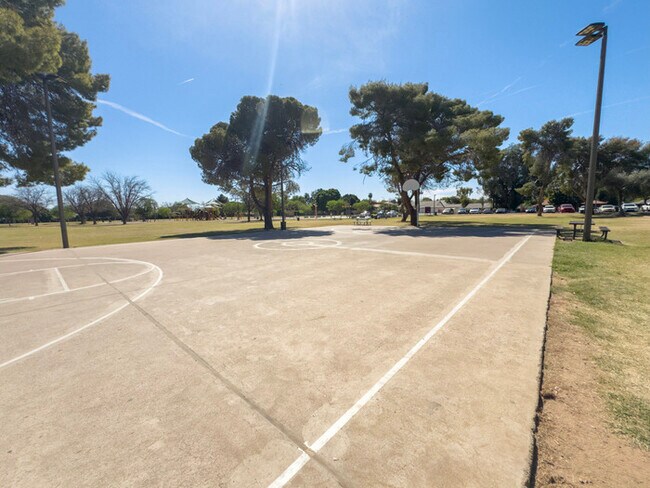 Building Photo - 2Bed/1.5Bath Townhome at Glendale/43rd Ave! Move-In Ready on 05/07/2026!