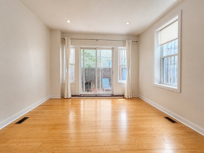 Building Photo - 727 S 22nd St