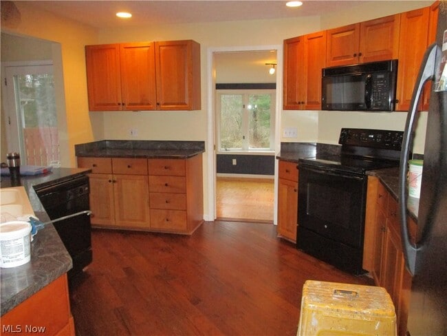 Building Photo - 17084 Sunset Dr