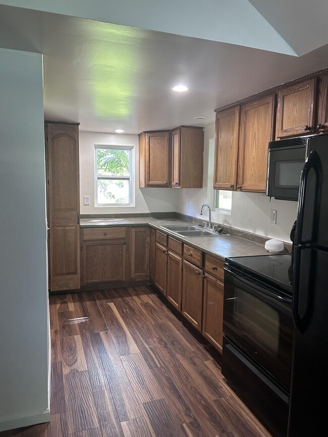 Building Photo - 430 N 4th St