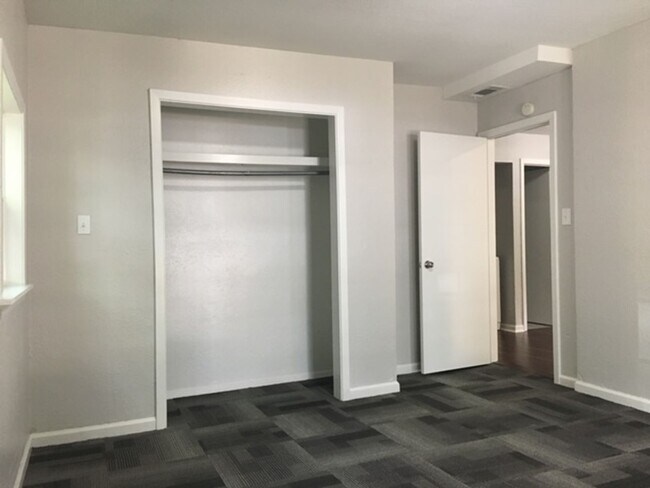 Building Photo - Charming East Austin Gem