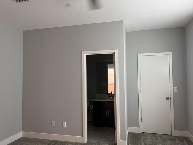 Building Photo - 1010 Mud Pie Ln