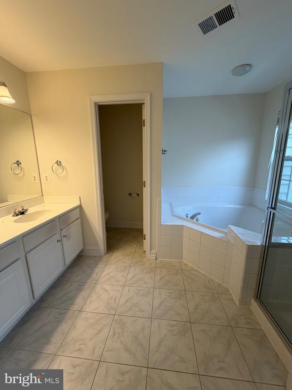 Building Photo - 6256 Shackelford Terrace