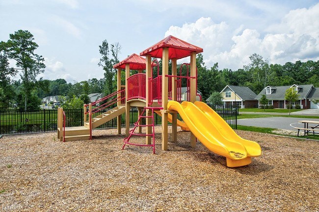 Building Photo - 4 br, 2.5 bath House - Oak Hollow