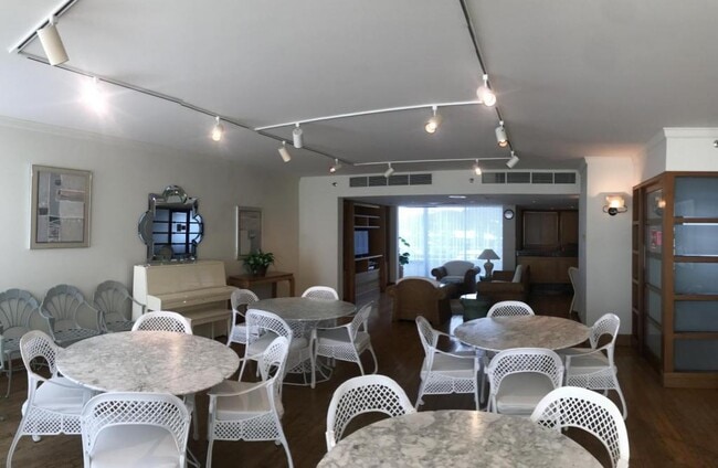 Building Photo - 1341 Kapiolani Blvd