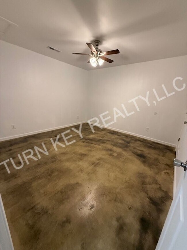 Building Photo - 1035 County Rd