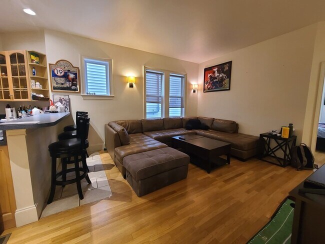 Building Photo - 42 N St