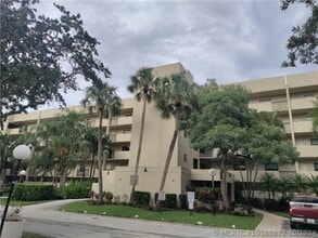 Building Photo - 3050 NW 42nd Ave