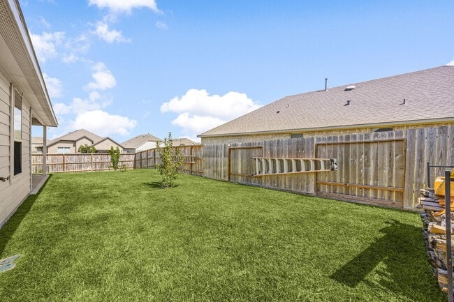 Building Photo - 907 Youth Water Rd