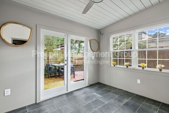 Building Photo - 201 Nassau St