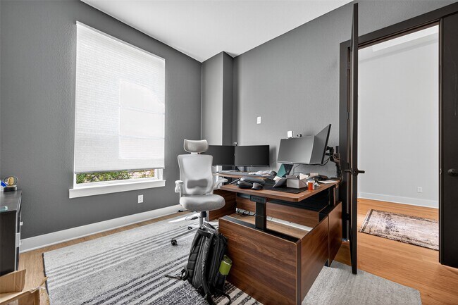 Building Photo - 7727 Pleasant Crst Dr