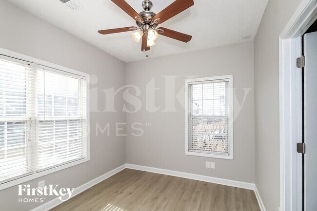 Building Photo - 1627 Eagle Dr