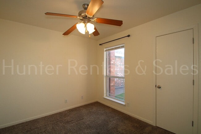 Building Photo - Room to Roam!