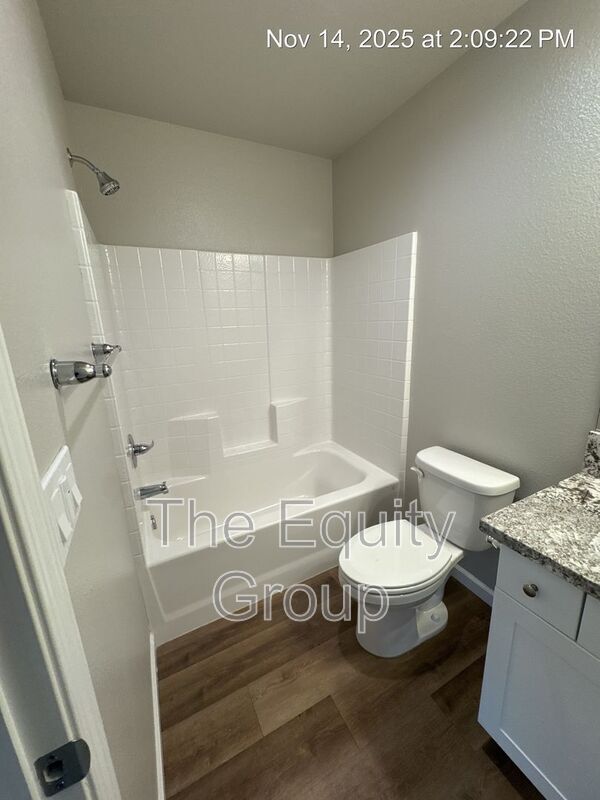 Building Photo - 410 S Summit St