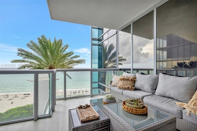Building Photo - 17121 Collins Ave