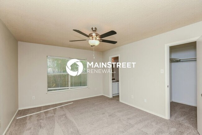 Building Photo - 3 Bedroom Pet-Friendly Home in Fort Worth, TX with Main Street Renewal