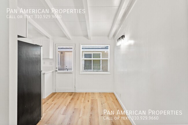 Building Photo - 143 W Mayfair Ave