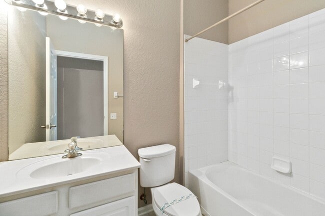 Building Photo - MOVE-IN SPECIAL- Nice 3/2 with Bonus Room ...