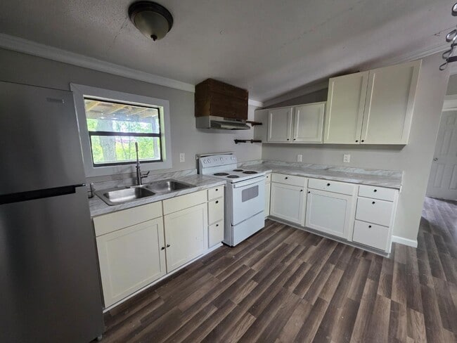 Building Photo - 1577 Corinth Poseyville Rd