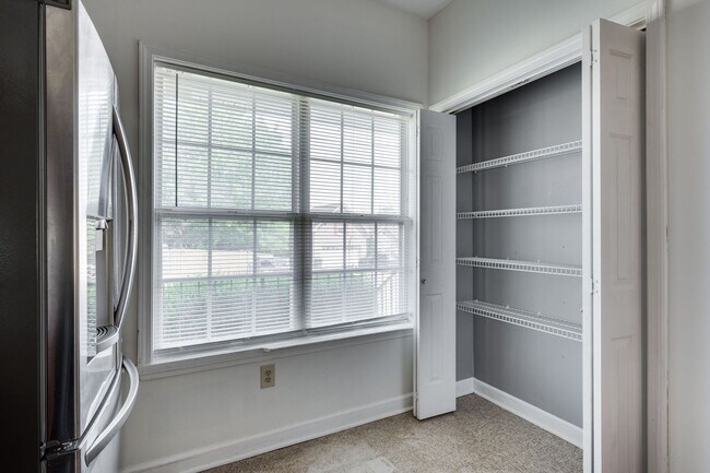 Building Photo - Great 3 bed 2 bath Home in Bellevue!
