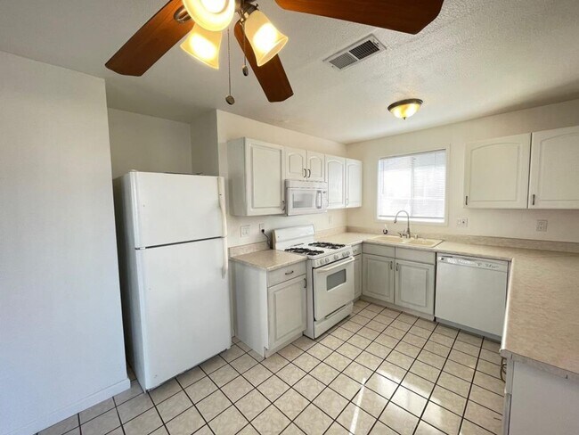 Building Photo - 2739 Preece St