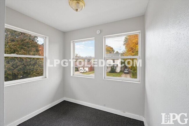 Building Photo - 2037 Alvin St