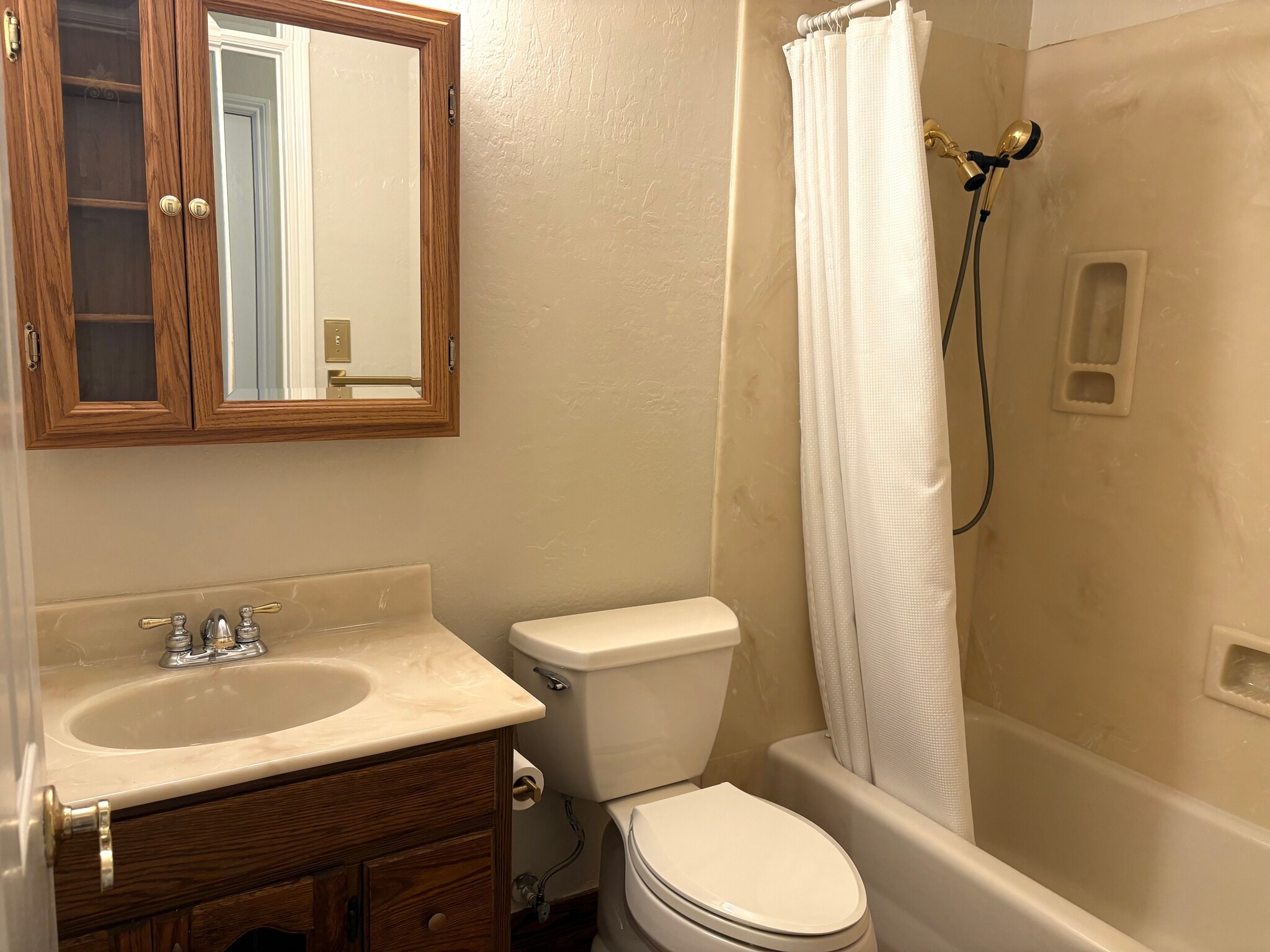 Building Photo - 2219 Hamilton Ave