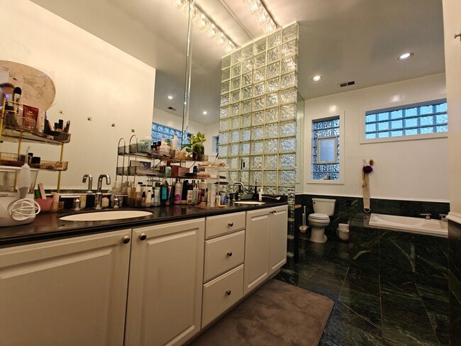 Building Photo - BEAUTIFUL 3BD/3BTH single family home for rent!