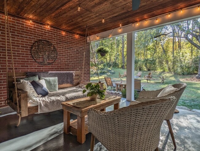 Building Photo - 317 Balsam Dr