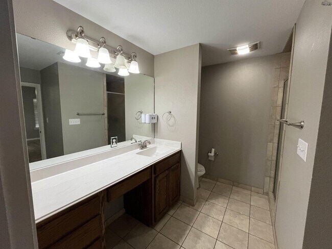 Building Photo - 2908 Featherston Ave