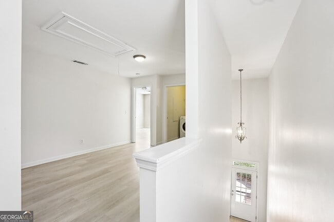 Building Photo - 5940 Bentley Way