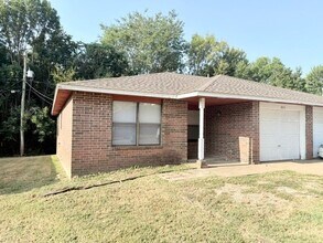 Building Photo - 2415 W Mary Dr