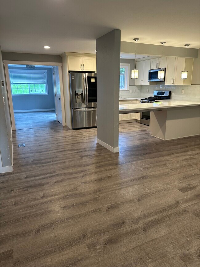 Building Photo - 714 N 179th St