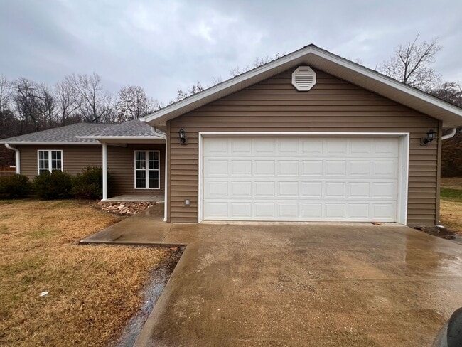 Primary Photo - 310 Sunny Valley Ln