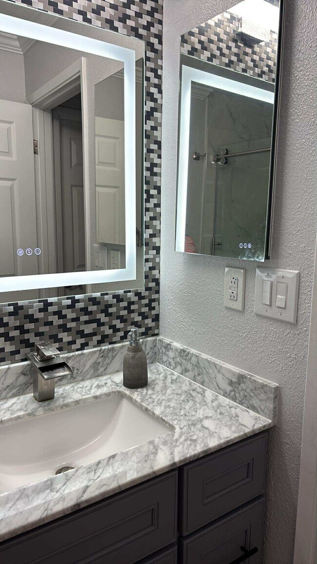 Building Photo - 1680 Gamay Cir