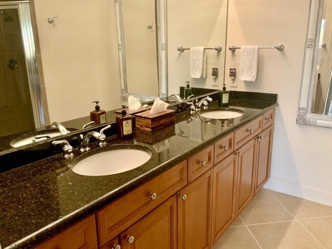 Building Photo - 725 Gulf Shore Dr