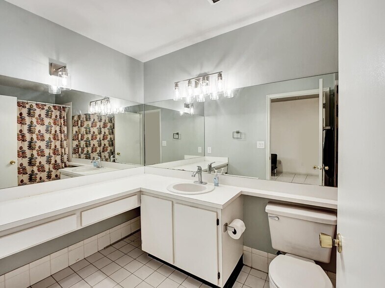 Building Photo - 1165 Summit Trail Cir