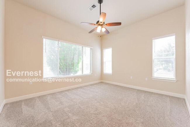 Building Photo - 305 Inverness Way S