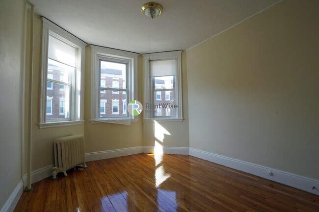 Building Photo - 224 Kelton St