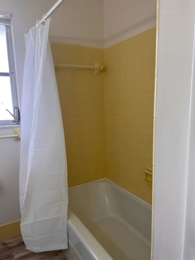 Building Photo - MOVE-IN READY!  2BR/2BA/1CG IN VENICE EAST