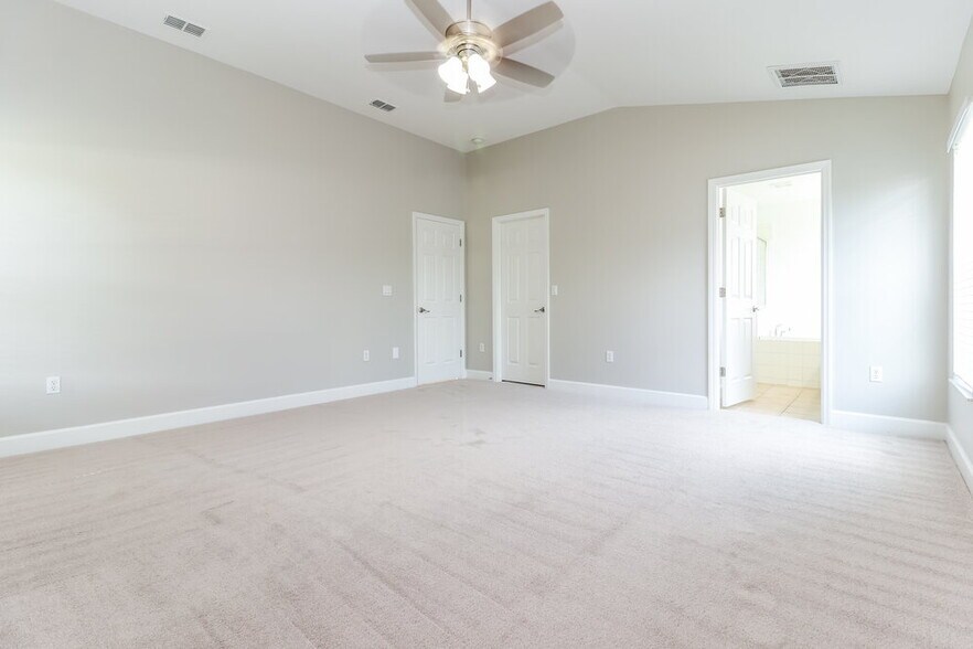 Building Photo - 5235 Greystone Dr