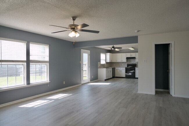 Building Photo - 6857 Maywood Cir